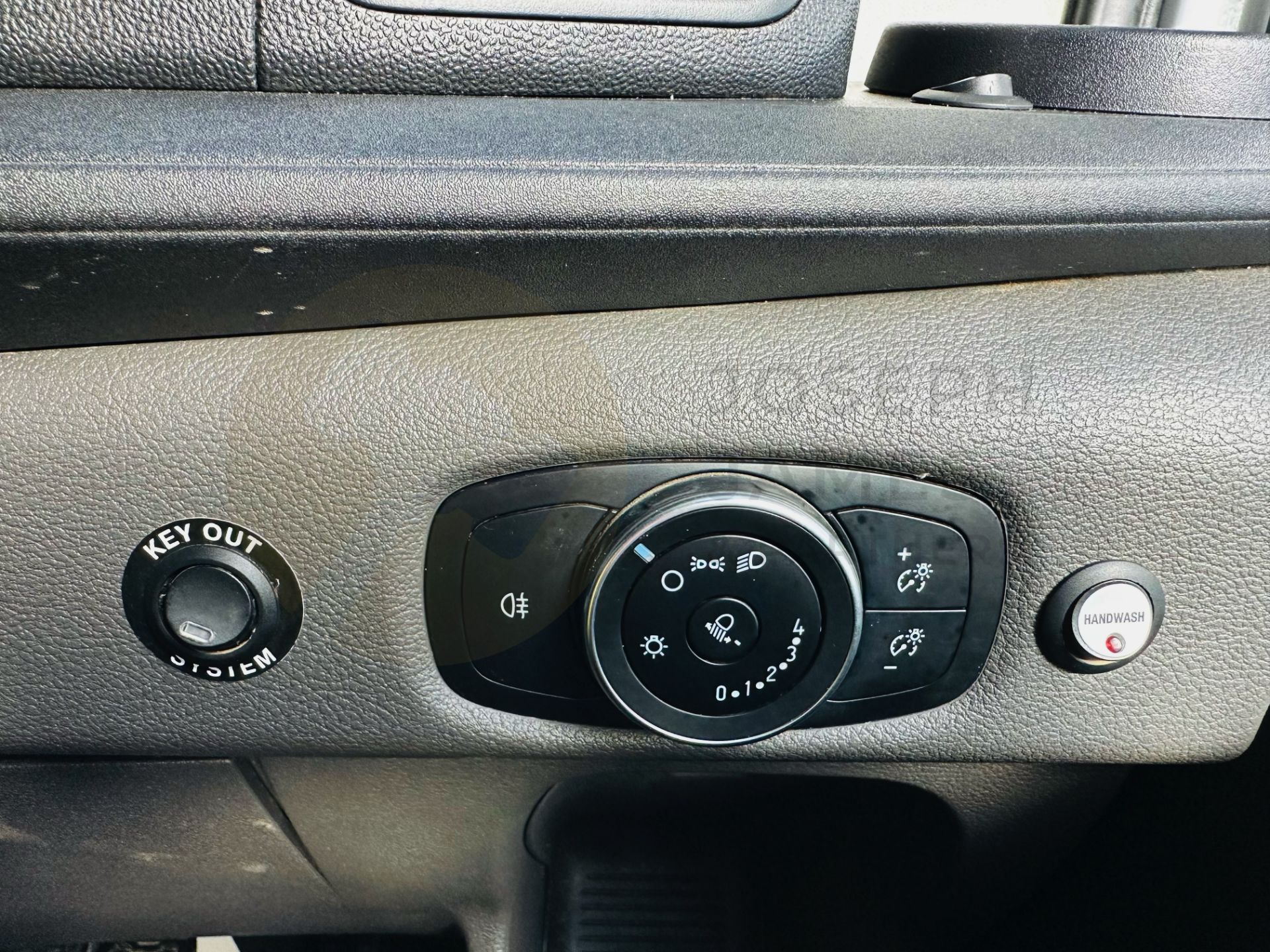 FORD TRANSIT 130 T350 *LWB HI-ROOF* (2021 - EURO 6) 2.0 TDCI 'ECOBLUE' *LEADER EDITION* - 1 OWNER! - Image 23 of 30