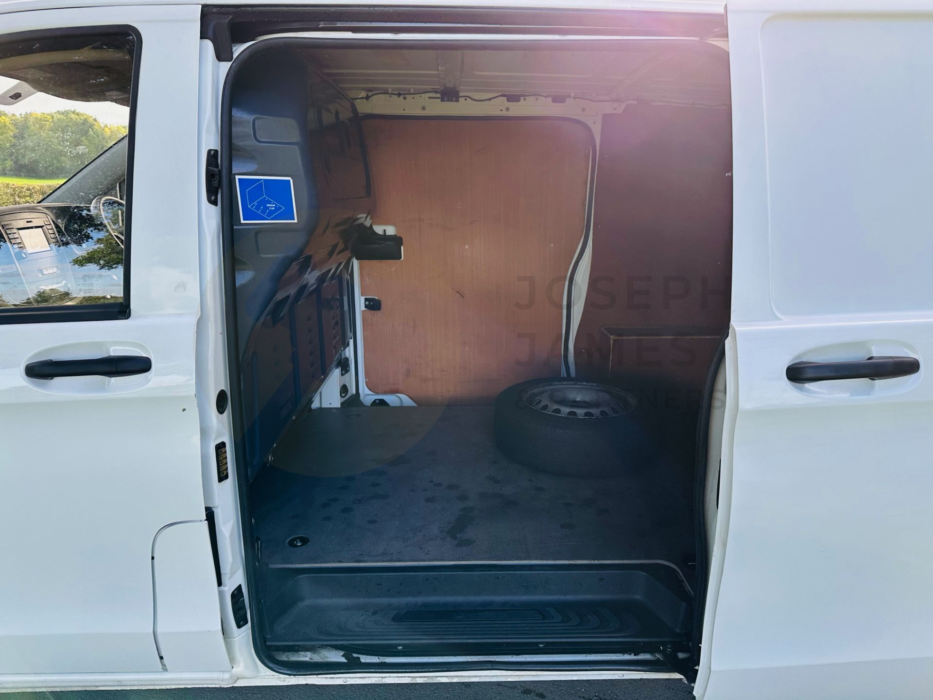 MERCEDES-BENZ VITO 114 CDI *BLUETEC* LWB - 19 REG - ONLY 1 OWNER FROM NEW - ULEZ COMPLAINT - Image 14 of 30