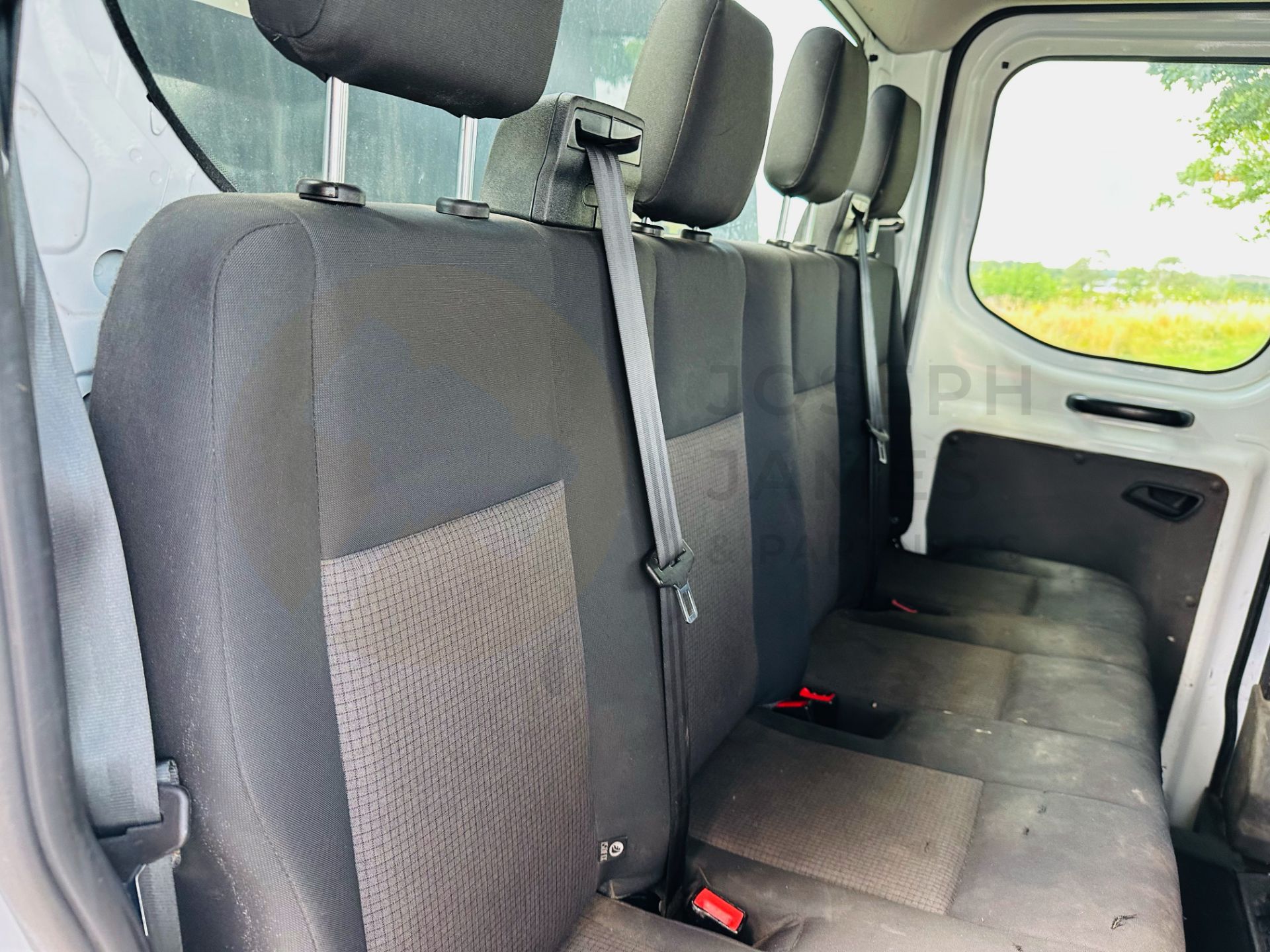 FORD TRANSIT 130 T350 *LWB - DOUBLE CAB TIPPER* (2021 EURO 6) 2.0 TDCI 'ECOBLUE' *LEADER* (3500 KG) - Image 14 of 31