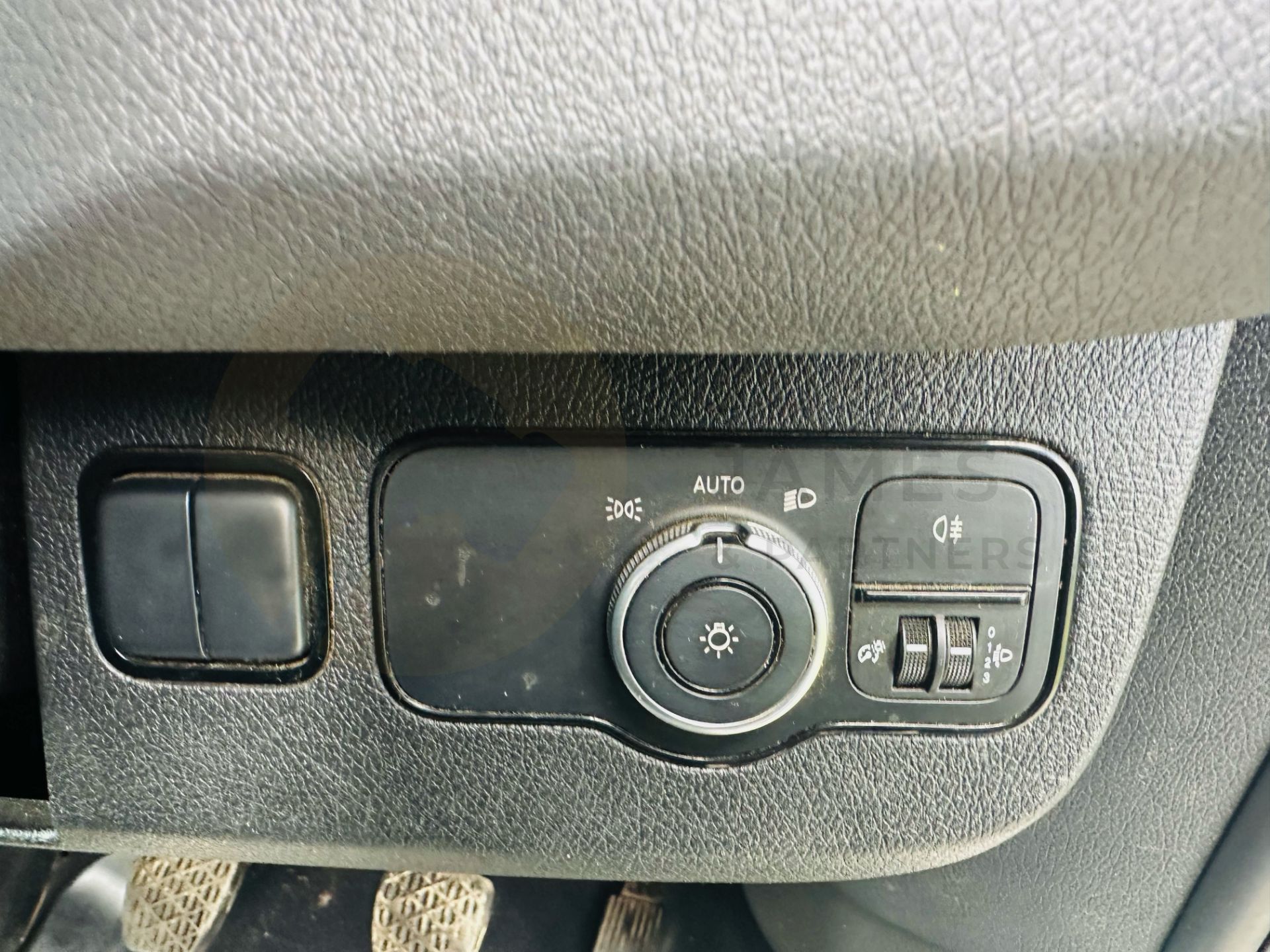 (ON SALE) MERCEDES SPRINTER 315CDI RWD *LWB D/C TIPPER* (2022 - FACELIFT MODEL) *EURO 6* (3500KG) - Image 25 of 33