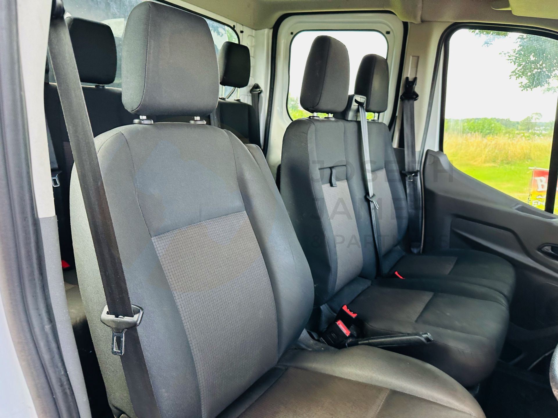 FORD TRANSIT 130 T350 *LWB - DOUBLE CAB TIPPER* (2021 EURO 6) 2.0 TDCI 'ECOBLUE' *LEADER* (3500 KG) - Image 21 of 31