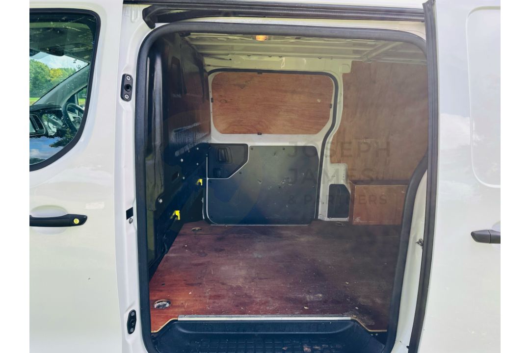(ON SALE) CITROEN DISPATCH XS1000 BLUEHDI *ENTERPRISE EDITION* (20 REG) - AIR CON - 1 OWNER! - Image 14 of 30