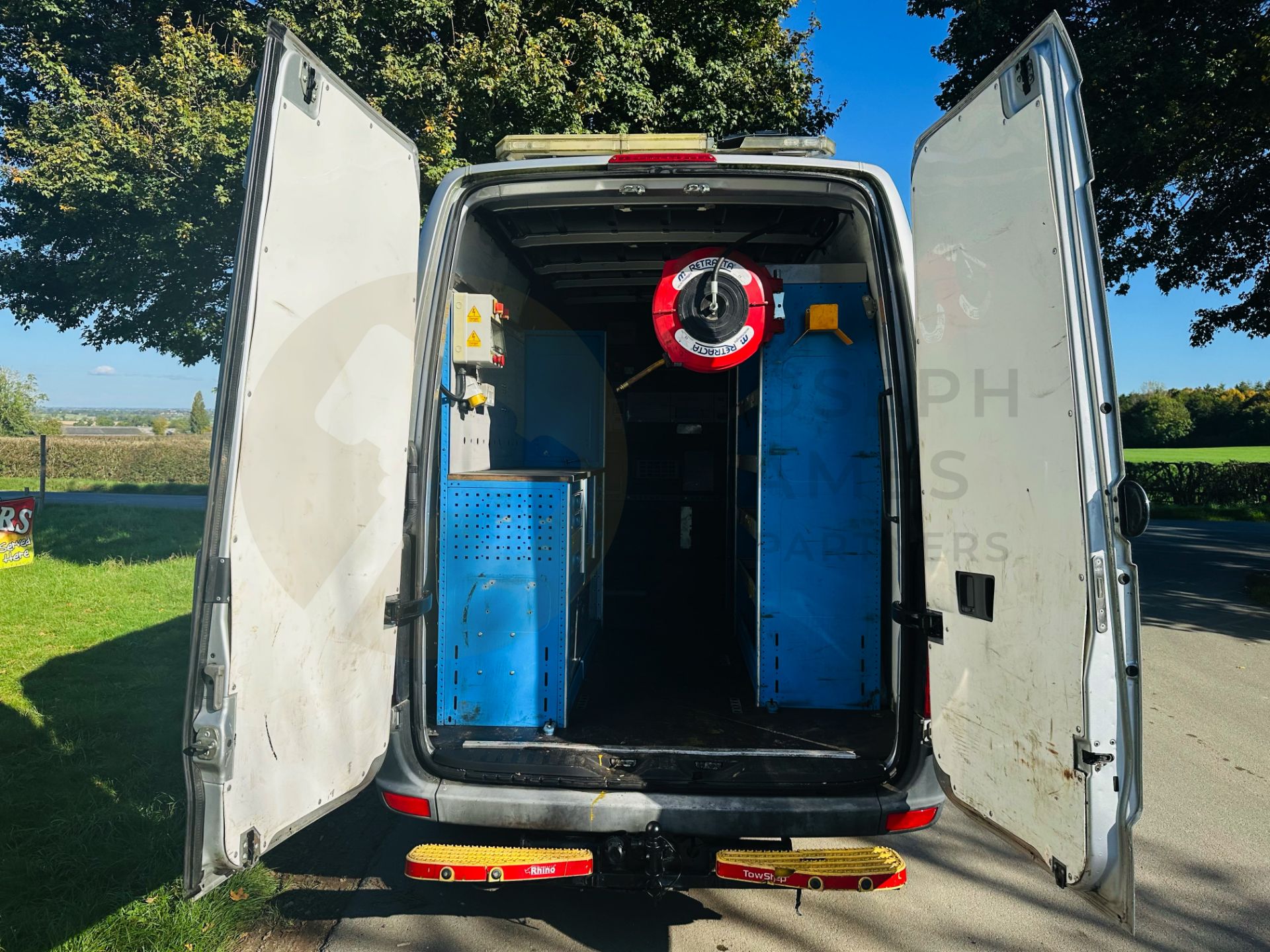 VOLKSWAGEN CRAFTER CR35 *MWB HI-ROOF* (2017 - EURO 6) 2.0 TDI BMT - 140 BHP - 6 SPEED - Image 13 of 38