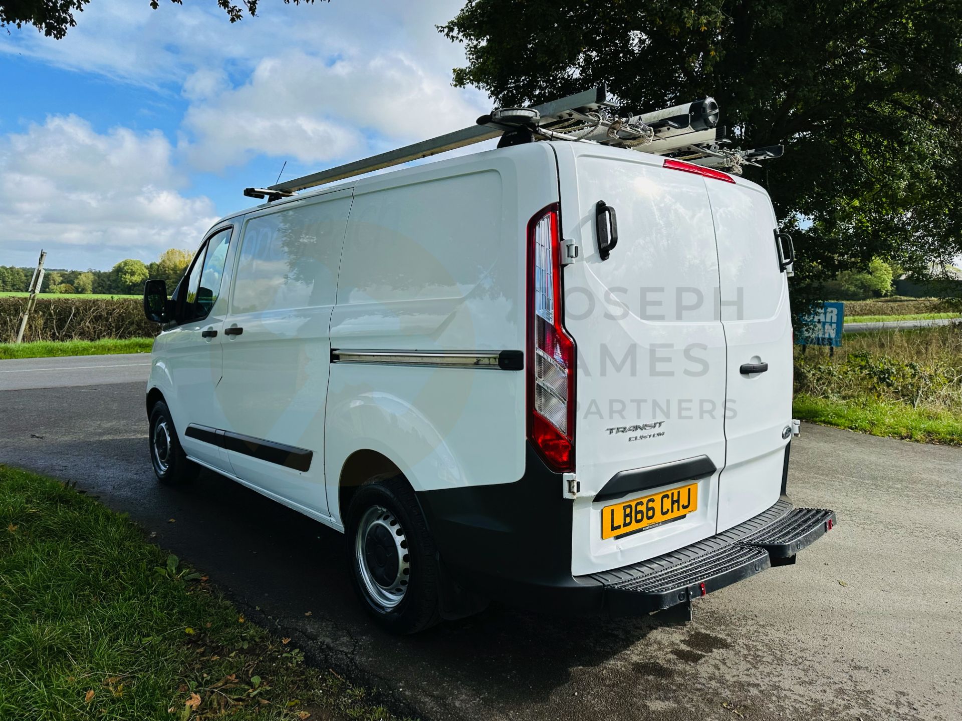 FORD TRANSIT CUSTOM 310 2.0TDCI (2017 MODEL) - START /STOP - ONLY 49K MILES - 1 OWNER - EURO 6 - Image 7 of 29
