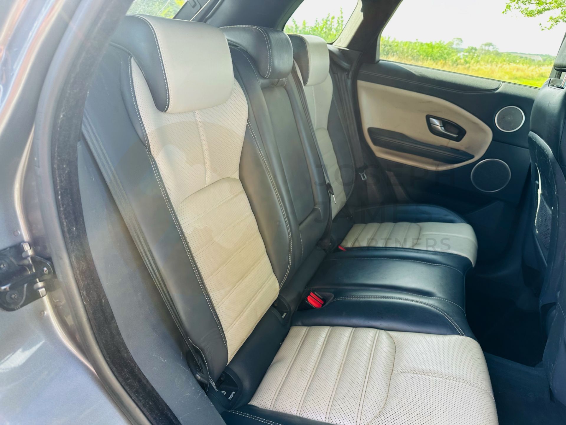 (ON SALE) RANGE ROVER EVOQUE *HSE DYNAMIC* 5 DOOR SUV (2017 - EURO 6) 2.0 TD4 - AUTO S/S (NO VAT) - Image 14 of 35