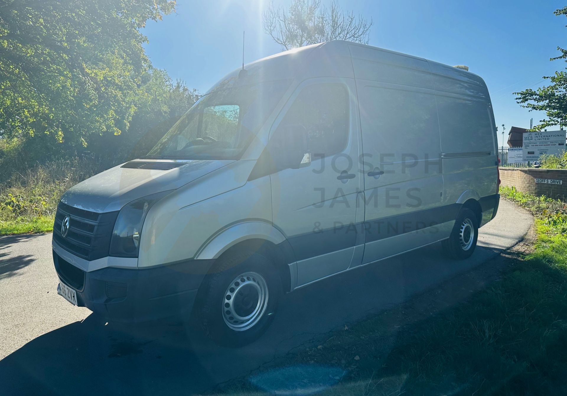 VOLKSWAGEN CRAFTER CR35 *MWB HI-ROOF* (2017 - EURO 6) 2.0 TDI BMT - 140 BHP - 6 SPEED - Image 6 of 38
