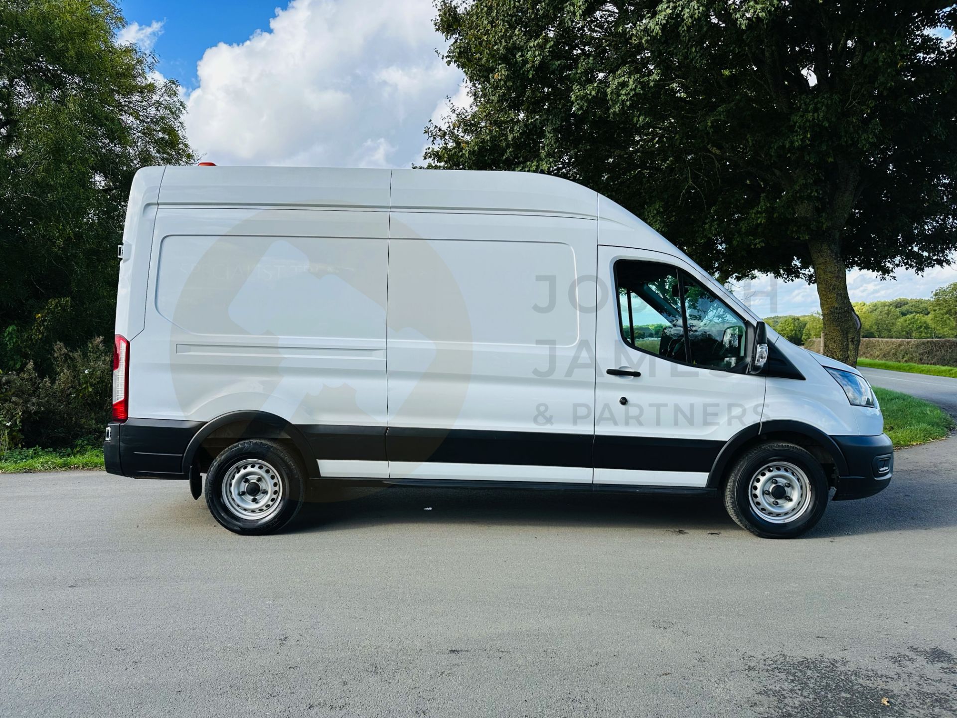 FORD TRANSIT 130 T350 *LWB HI-ROOF* (2021 - EURO 6) 2.0 TDCI 'ECOBLUE' *LEADER EDITION* - 1 OWNER! - Image 10 of 30