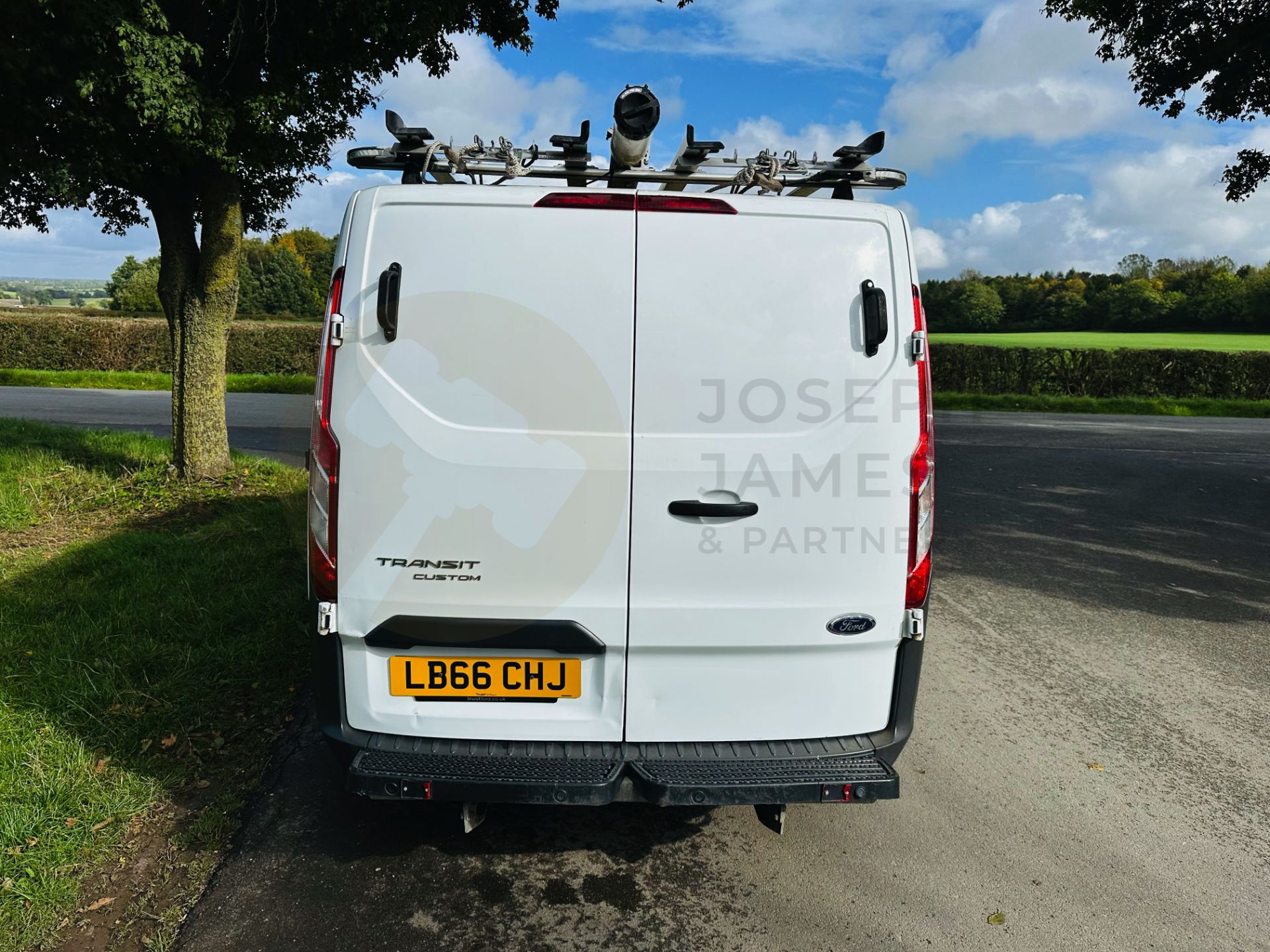 FORD TRANSIT CUSTOM 310 2.0TDCI (2017 MODEL) - START /STOP - ONLY 49K MILES - 1 OWNER - EURO 6 - Image 8 of 29