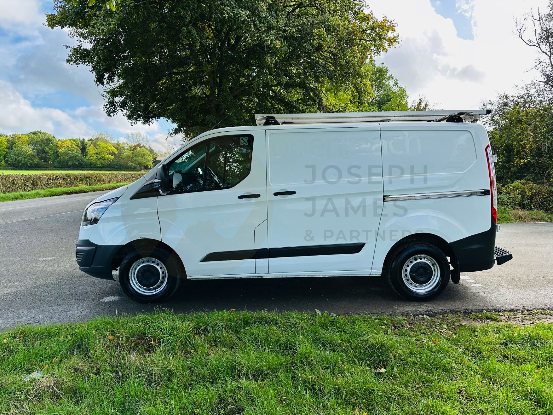 FORD TRANSIT CUSTOM 310 2.0TDCI (2017 MODEL) - START /STOP - ONLY 49K MILES - 1 OWNER - EURO 6 - Image 6 of 29