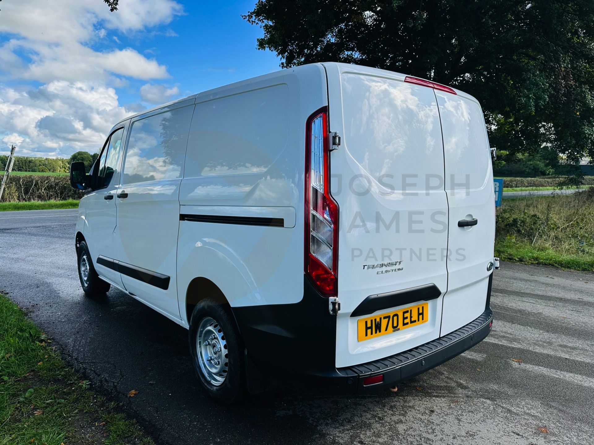 (ON SALE) FORD TRANSIT CUSTOM 300 *LEADER* SWB - PANEL VAN (2021 - EURO 6) 2.0 TDCI 'ECO-BLUE' - Image 7 of 29