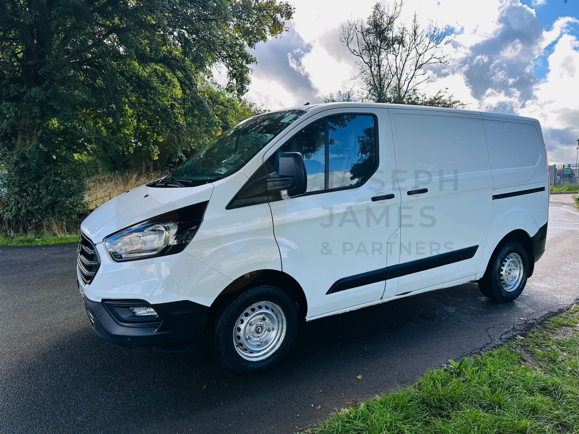 (ON SALE) FORD TRANSIT CUSTOM 300 *LEADER* SWB - PANEL VAN (2021 - EURO 6) 2.0 TDCI 'ECO-BLUE' - Image 5 of 29