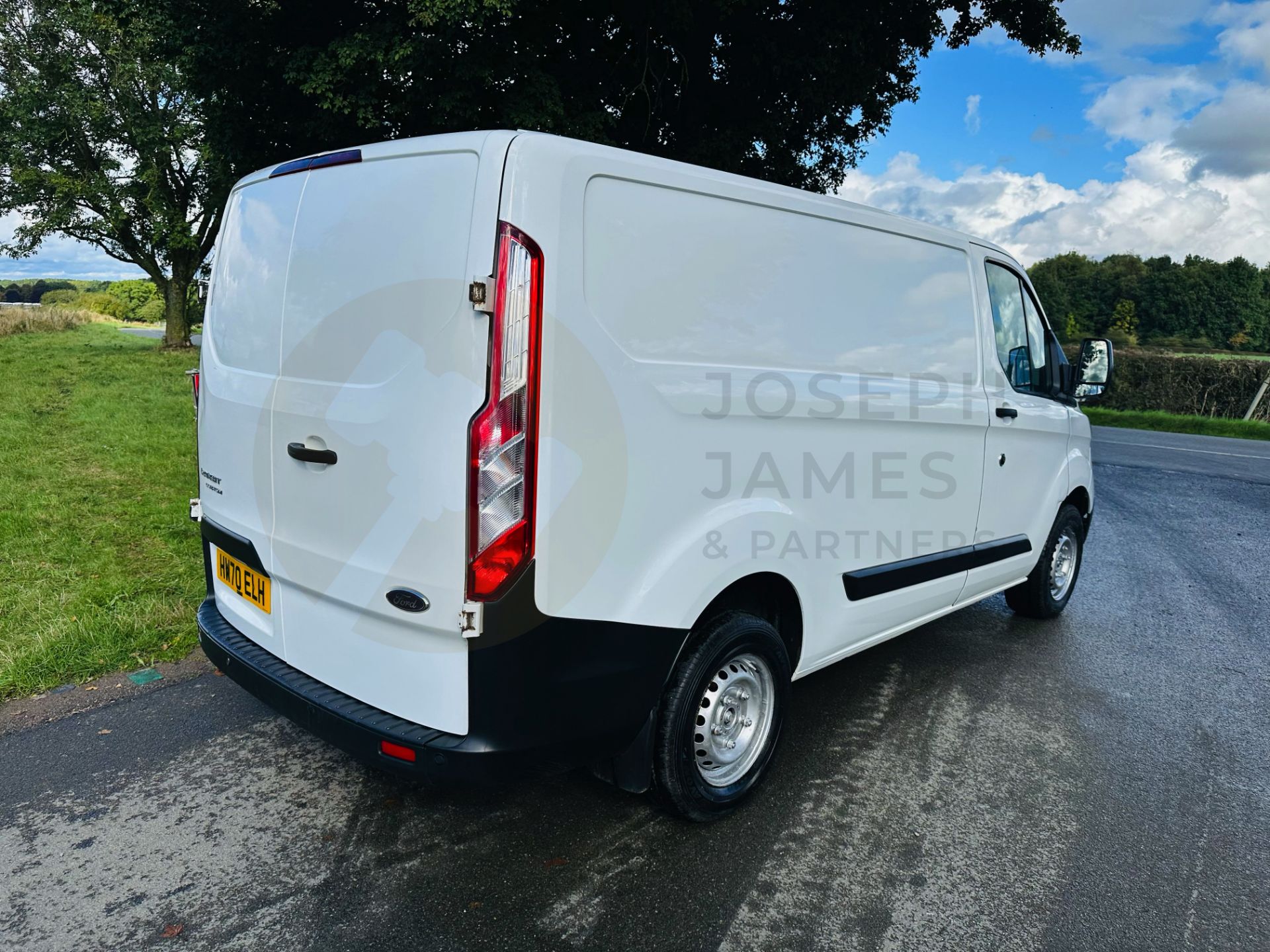 (ON SALE) FORD TRANSIT CUSTOM 300 *LEADER* SWB - PANEL VAN (2021 - EURO 6) 2.0 TDCI 'ECO-BLUE' - Image 9 of 29