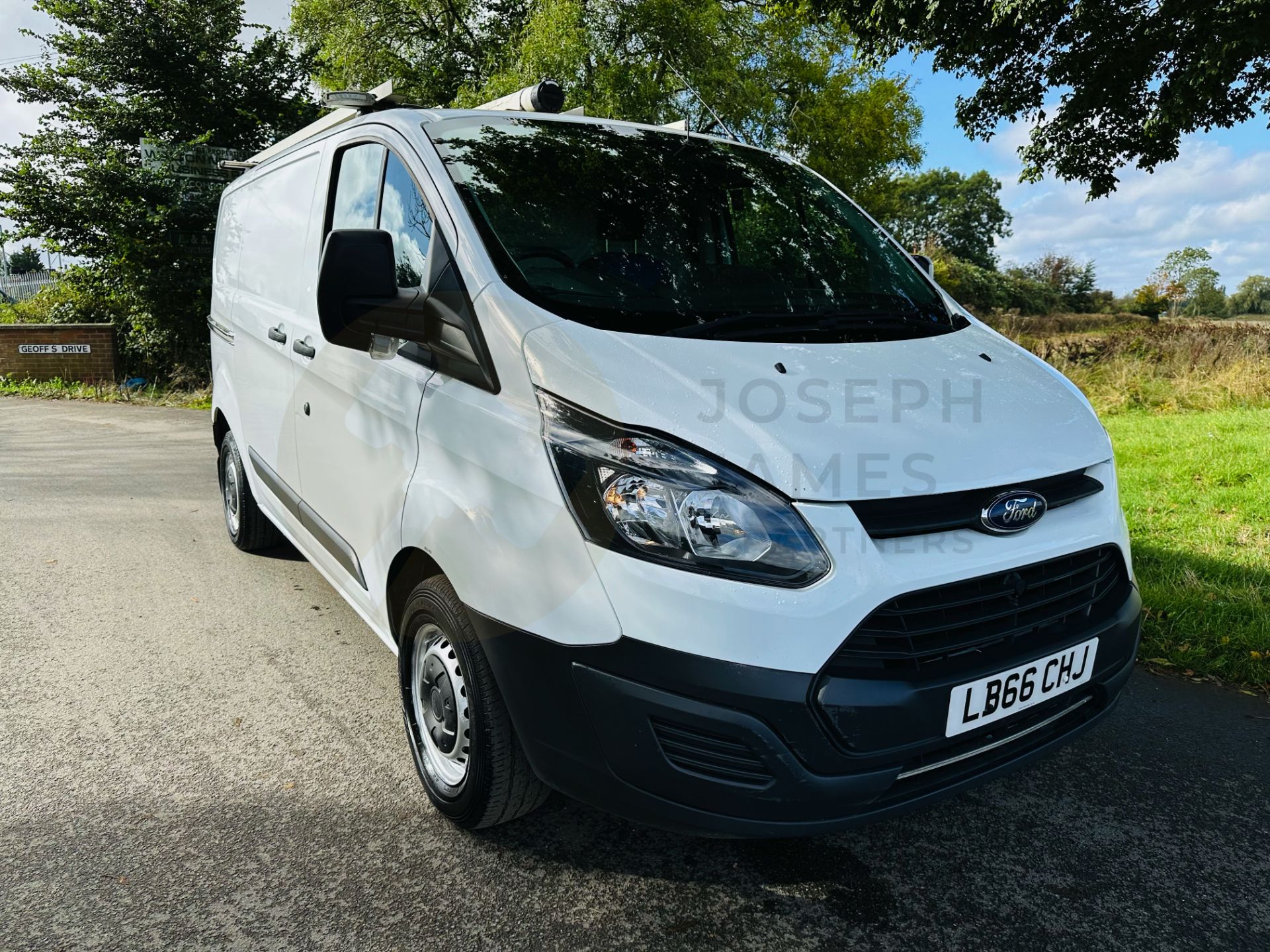 FORD TRANSIT CUSTOM 310 2.0TDCI (2017 MODEL) - START /STOP - ONLY 49K MILES - 1 OWNER - EURO 6 - Image 2 of 29