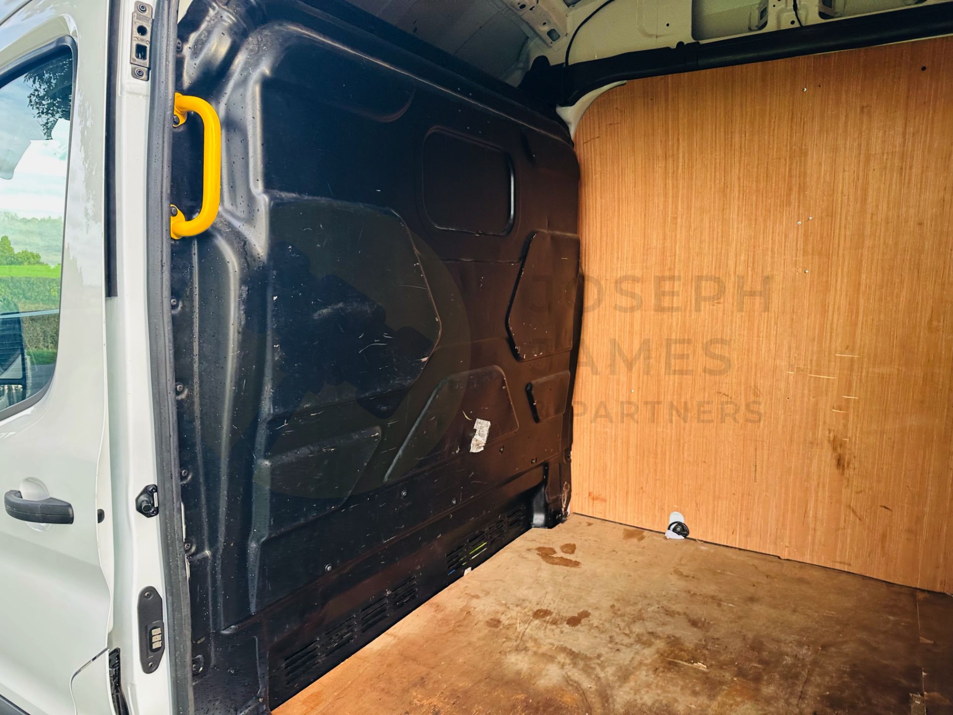 (ON SALE) FORD TRANSIT T350 2.0TDCI (130) XLWB JUMBO *ECOBLUE* - 21 REG - ONLY 70K MILES - - Image 14 of 30