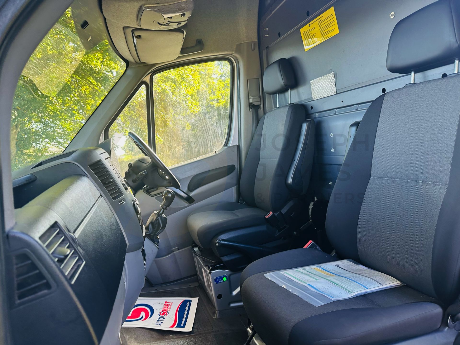 VOLKSWAGEN CRAFTER CR35 *MWB HI-ROOF* (2017 - EURO 6) 2.0 TDI BMT - 140 BHP - 6 SPEED - Image 23 of 38
