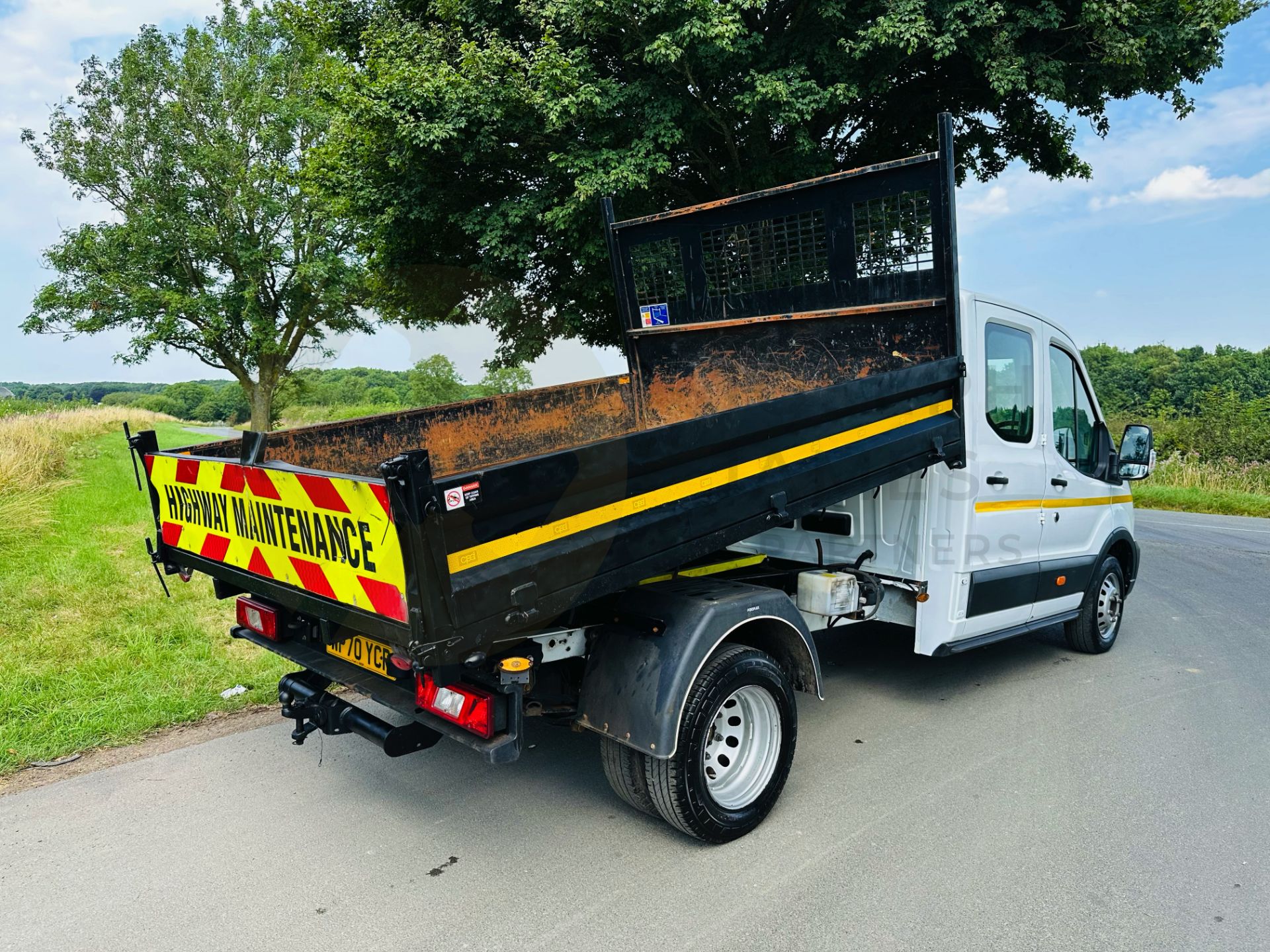 FORD TRANSIT 130 T350 *LWB - DOUBLE CAB TIPPER* (2021 EURO 6) 2.0 TDCI 'ECOBLUE' *LEADER* (3500 KG) - Image 10 of 31