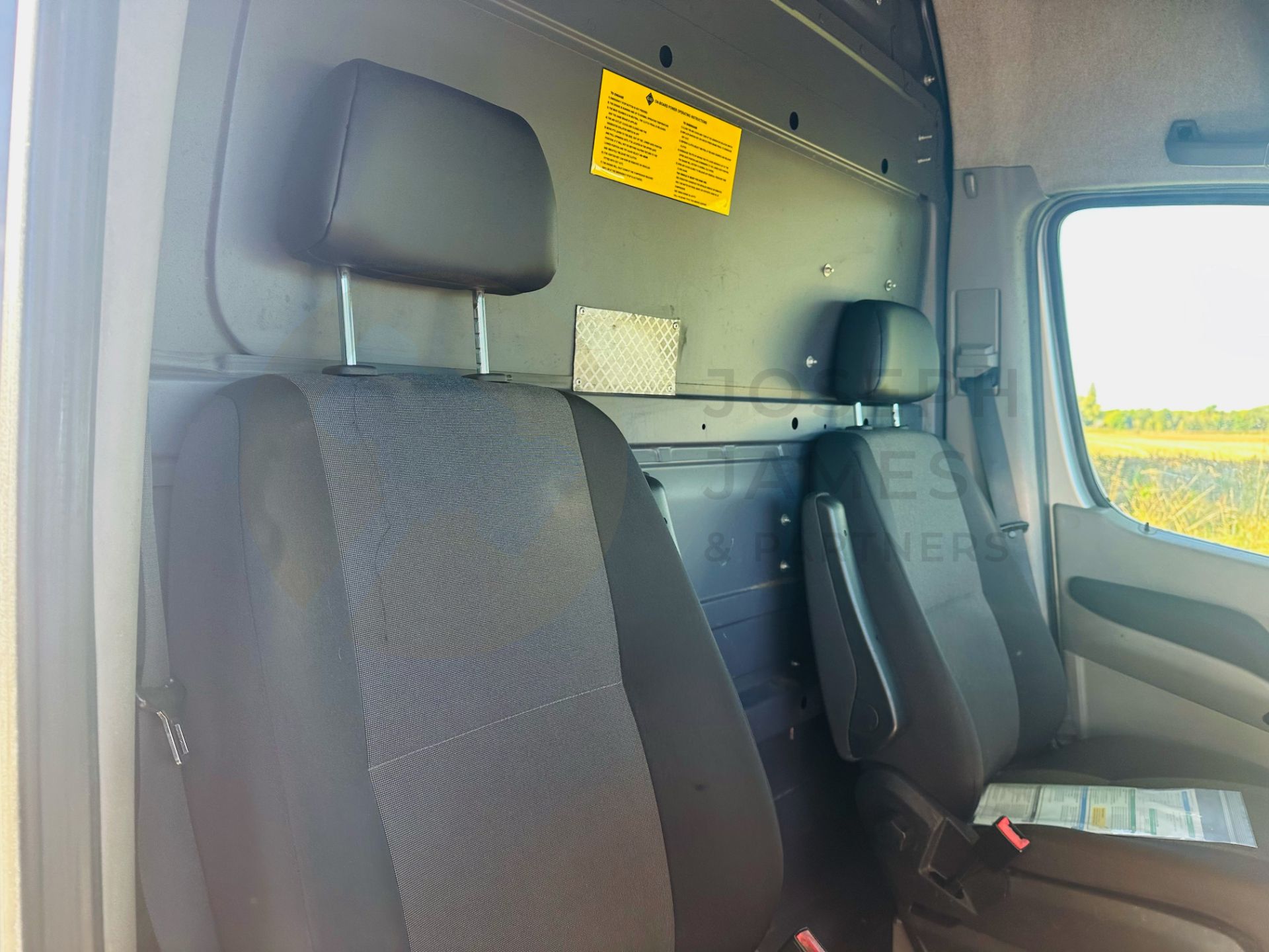 VOLKSWAGEN CRAFTER CR35 *MWB HI-ROOF* (2017 - EURO 6) 2.0 TDI BMT - 140 BHP - 6 SPEED - Image 26 of 38