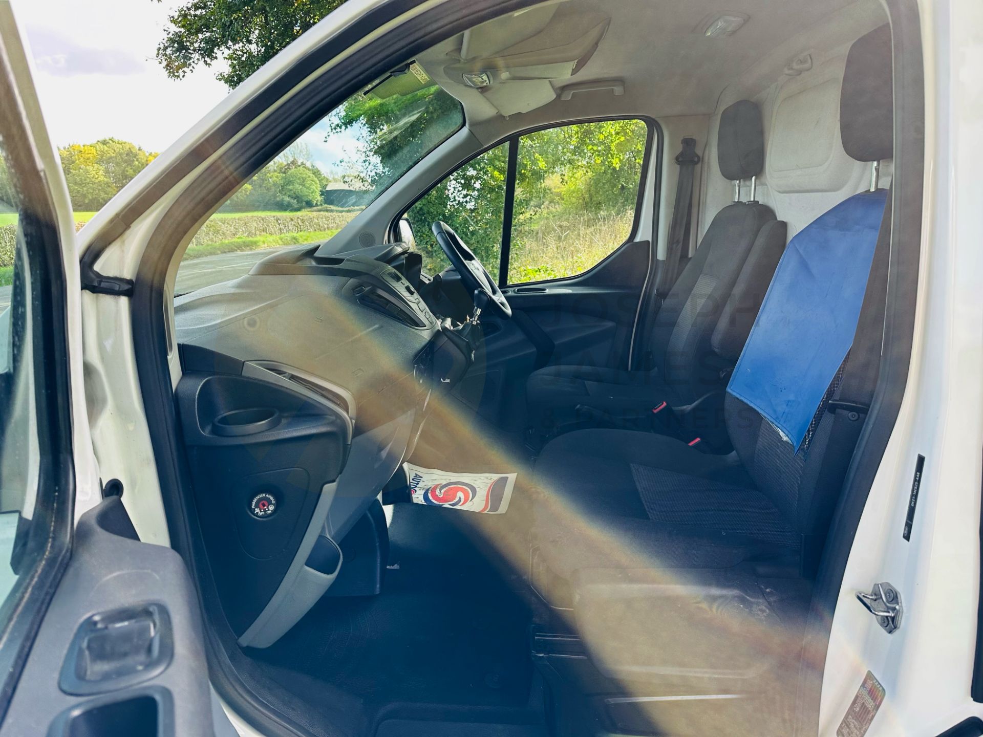 FORD TRANSIT CUSTOM 310 2.0TDCI (2017 MODEL) - START /STOP - ONLY 49K MILES - 1 OWNER - EURO 6 - Image 15 of 29