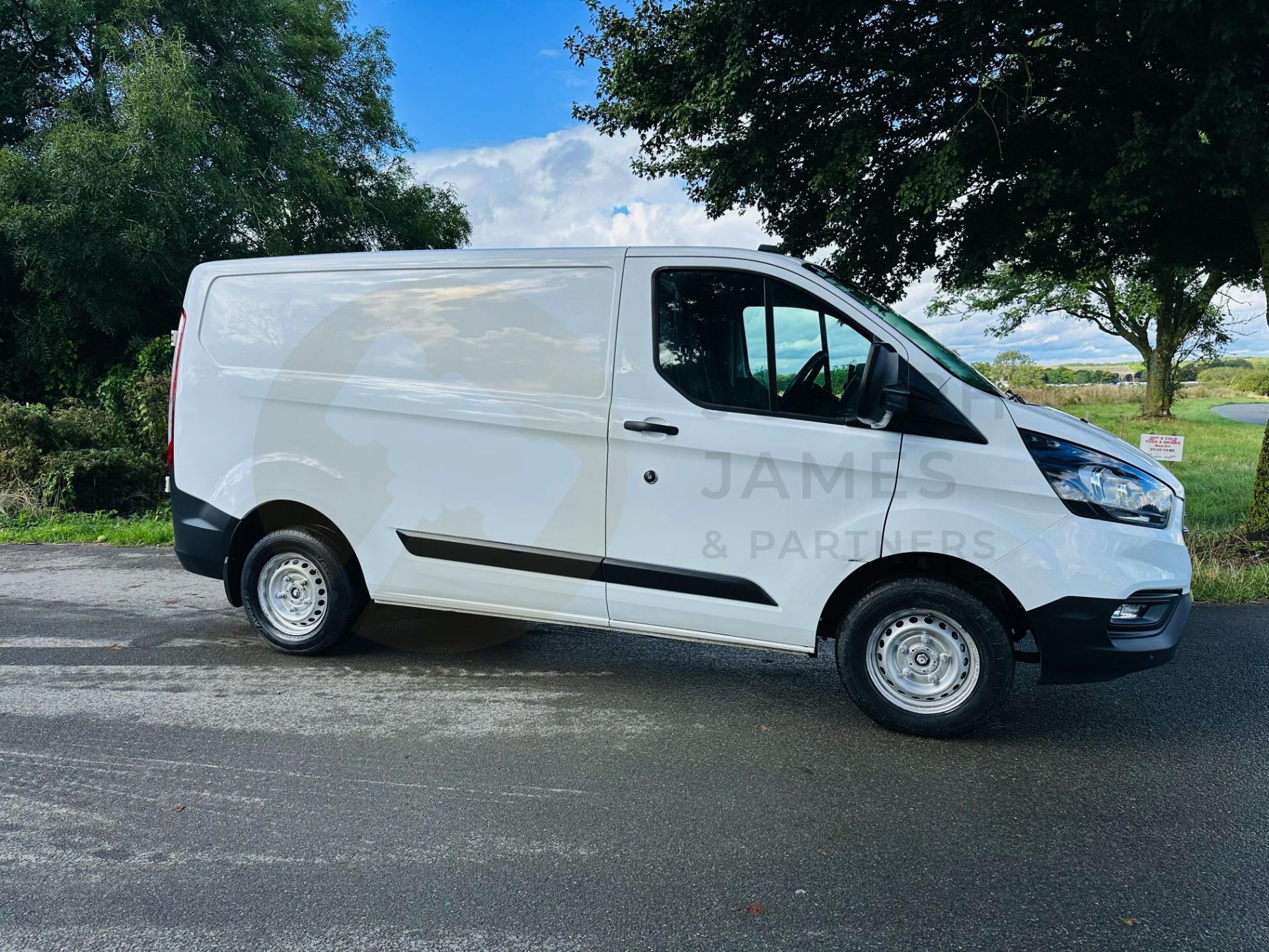 (ON SALE) FORD TRANSIT CUSTOM 300 *LEADER* SWB - PANEL VAN (2021 - EURO 6) 2.0 TDCI 'ECO-BLUE'