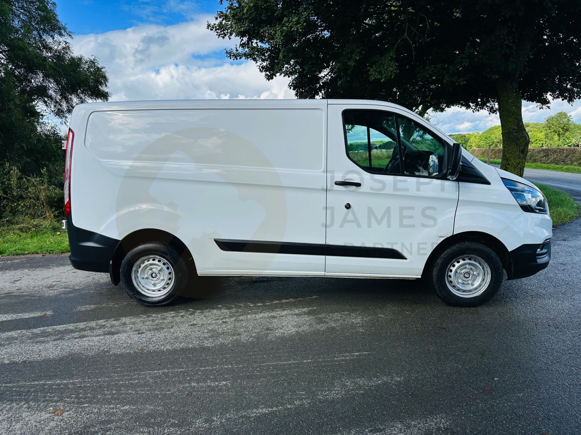 (ON SALE) FORD TRANSIT CUSTOM 300 *LEADER* SWB - PANEL VAN (2021 - EURO 6) 2.0 TDCI 'ECO-BLUE' - Image 10 of 29
