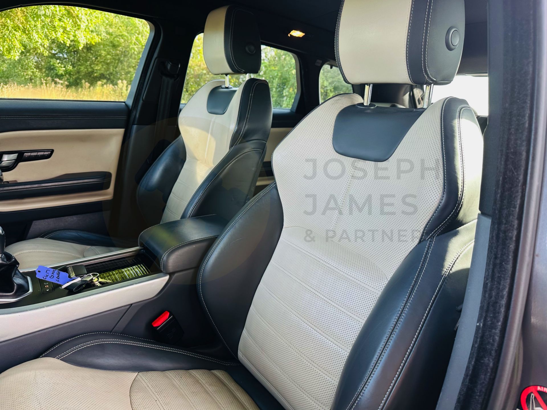 (ON SALE) RANGE ROVER EVOQUE *HSE DYNAMIC* 5 DOOR SUV (2017 - EURO 6) 2.0 TD4 - AUTO S/S (NO VAT) - Image 17 of 35