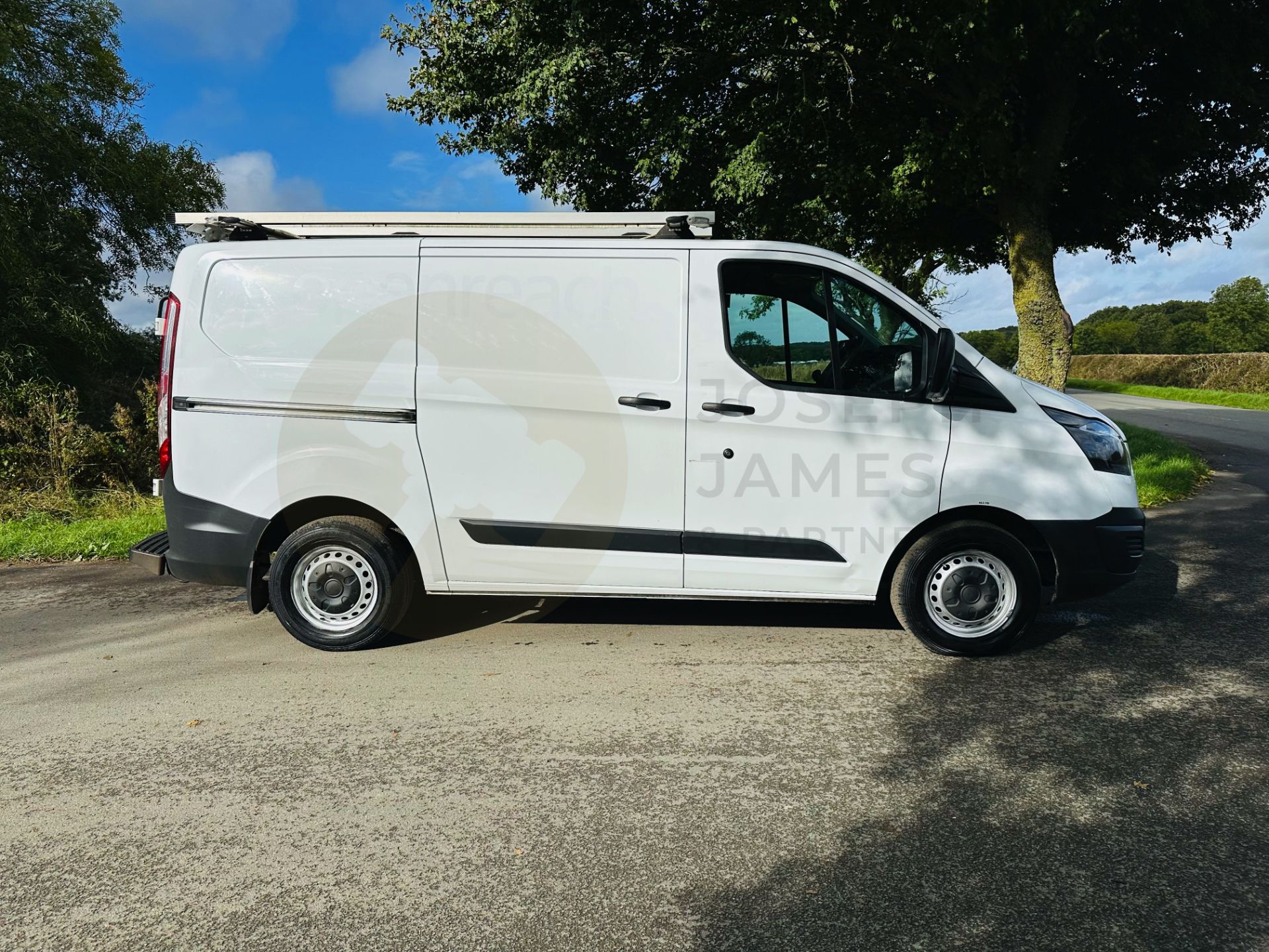 FORD TRANSIT CUSTOM 310 2.0TDCI (2017 MODEL) - START /STOP - ONLY 49K MILES - 1 OWNER - EURO 6 - Image 10 of 29