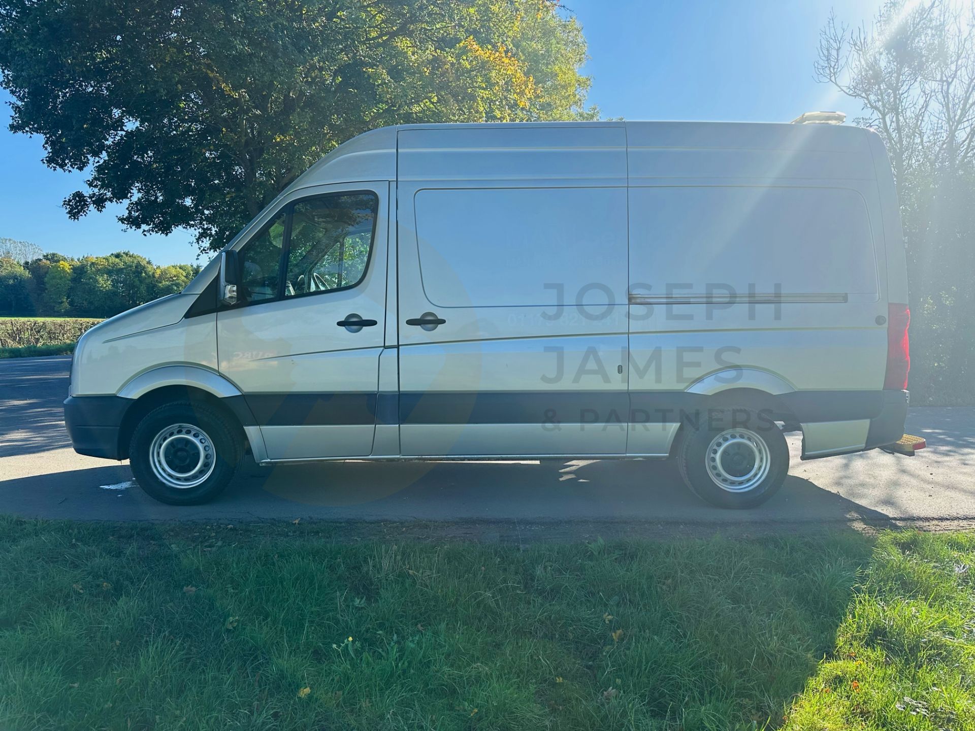 VOLKSWAGEN CRAFTER CR35 *MWB HI-ROOF* (2017 - EURO 6) 2.0 TDI BMT - 140 BHP - 6 SPEED - Image 8 of 38