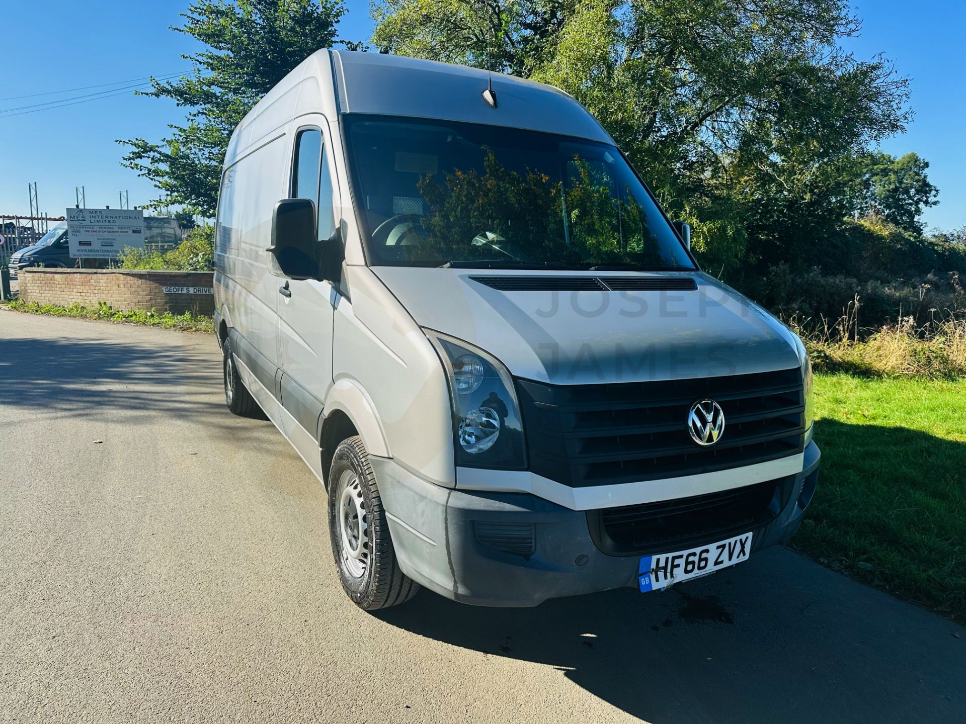 VOLKSWAGEN CRAFTER CR35 *MWB HI-ROOF* (2017 - EURO 6) 2.0 TDI BMT - 140 BHP - 6 SPEED - Image 3 of 38