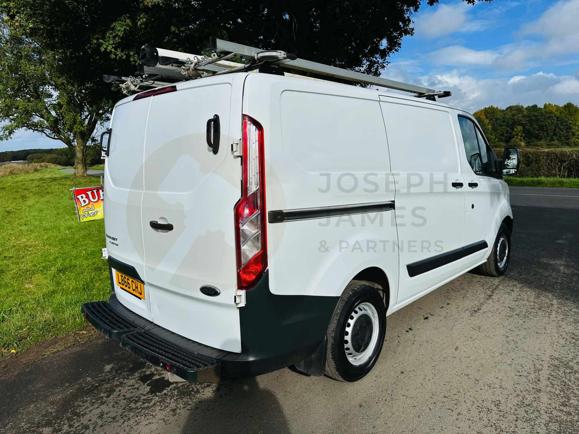 FORD TRANSIT CUSTOM 310 2.0TDCI (2017 MODEL) - START /STOP - ONLY 49K MILES - 1 OWNER - EURO 6 - Image 9 of 29