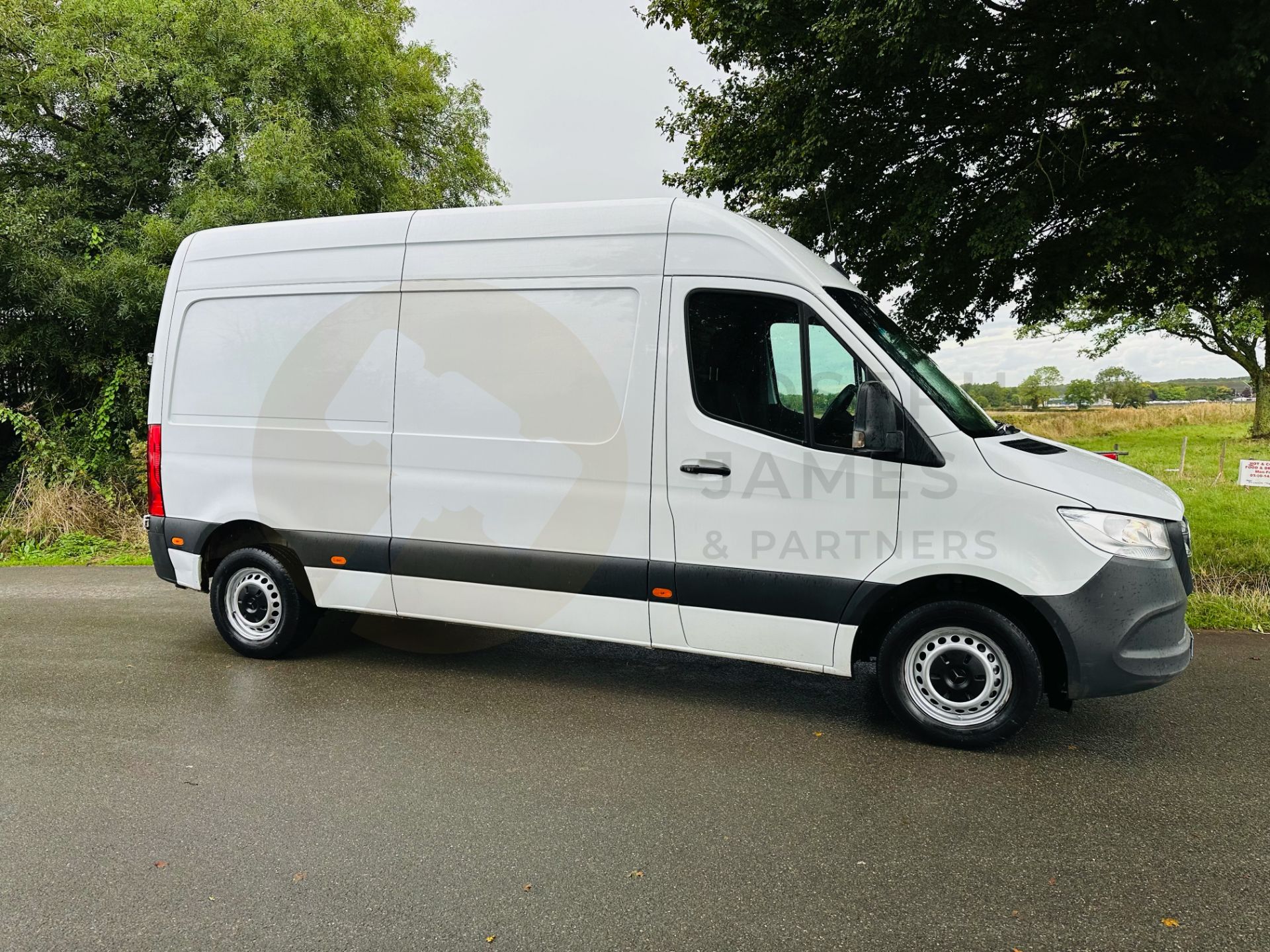 MERCEDES-BENZ SPRINTER 314CDI *PROGRESSIVE* MWB HI-ROOF (2021 - FACELIFT MODEL) *EURO 6* (1 OWNER)