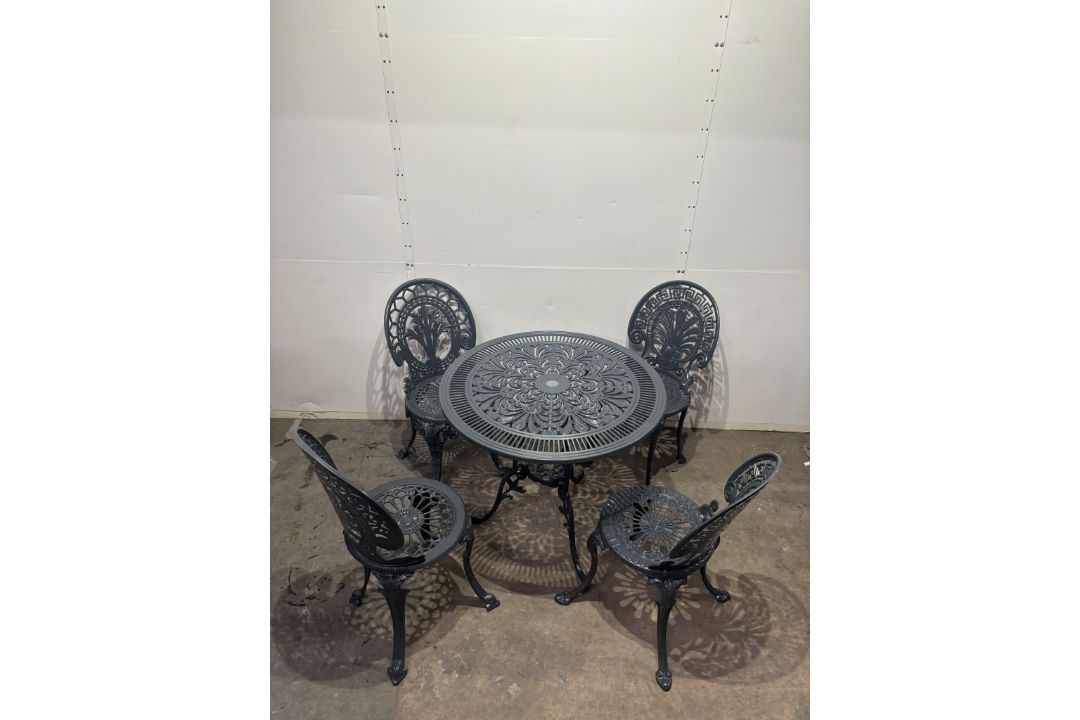 Cast Aluminium Outdoor Garden Dining Set As Seen In Photos - Image 1 of 7