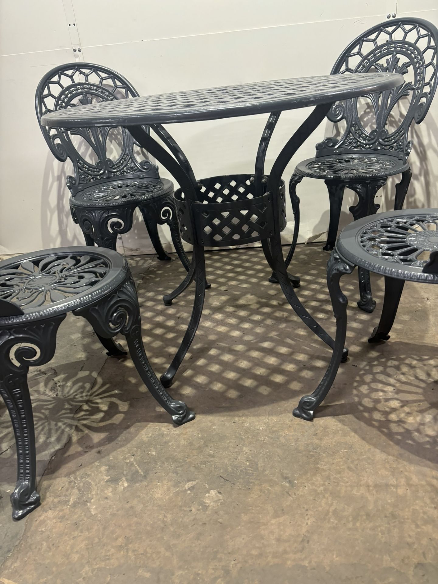 Cast Aluminium Outdoor Garden Dining Set As Seen In Photos - Image 4 of 8