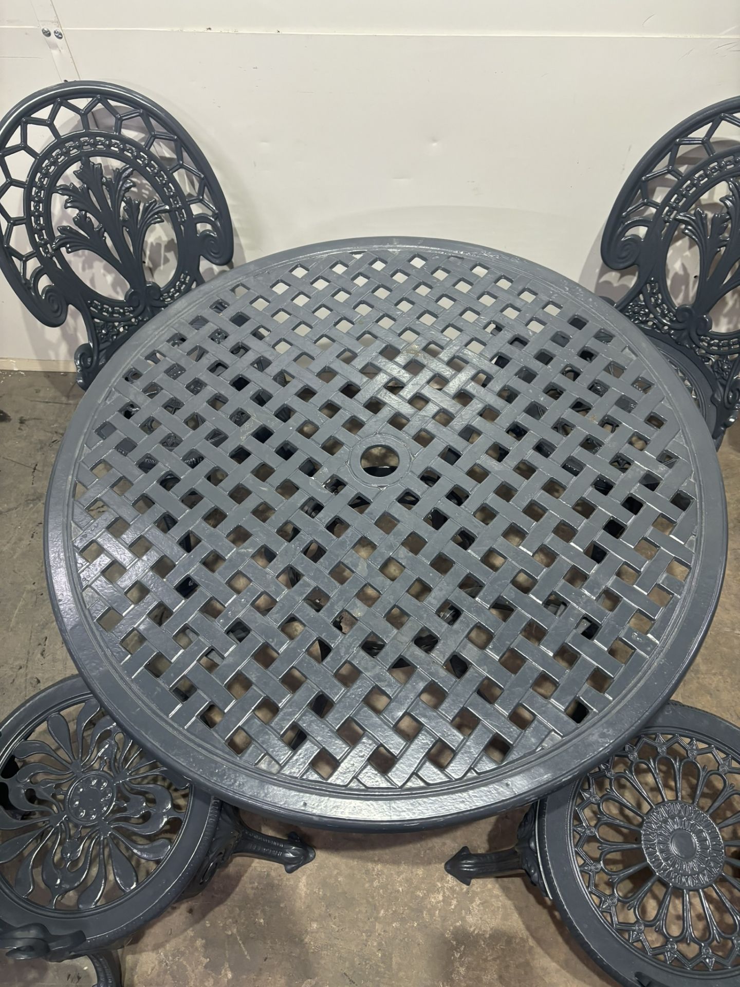 Cast Aluminium Outdoor Garden Dining Set As Seen In Photos - Image 3 of 8