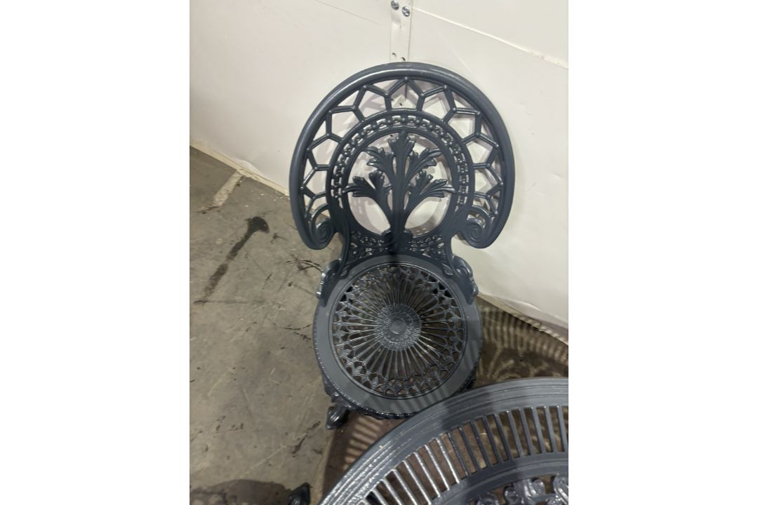 Cast Aluminium Outdoor Garden Dining Set As Seen In Photos - Image 4 of 7