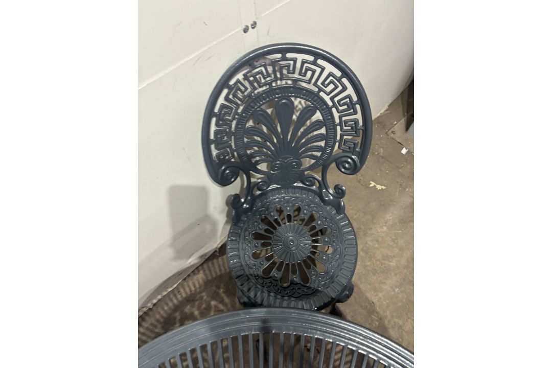 Cast Aluminium Outdoor Garden Dining Set As Seen In Photos - Image 5 of 7