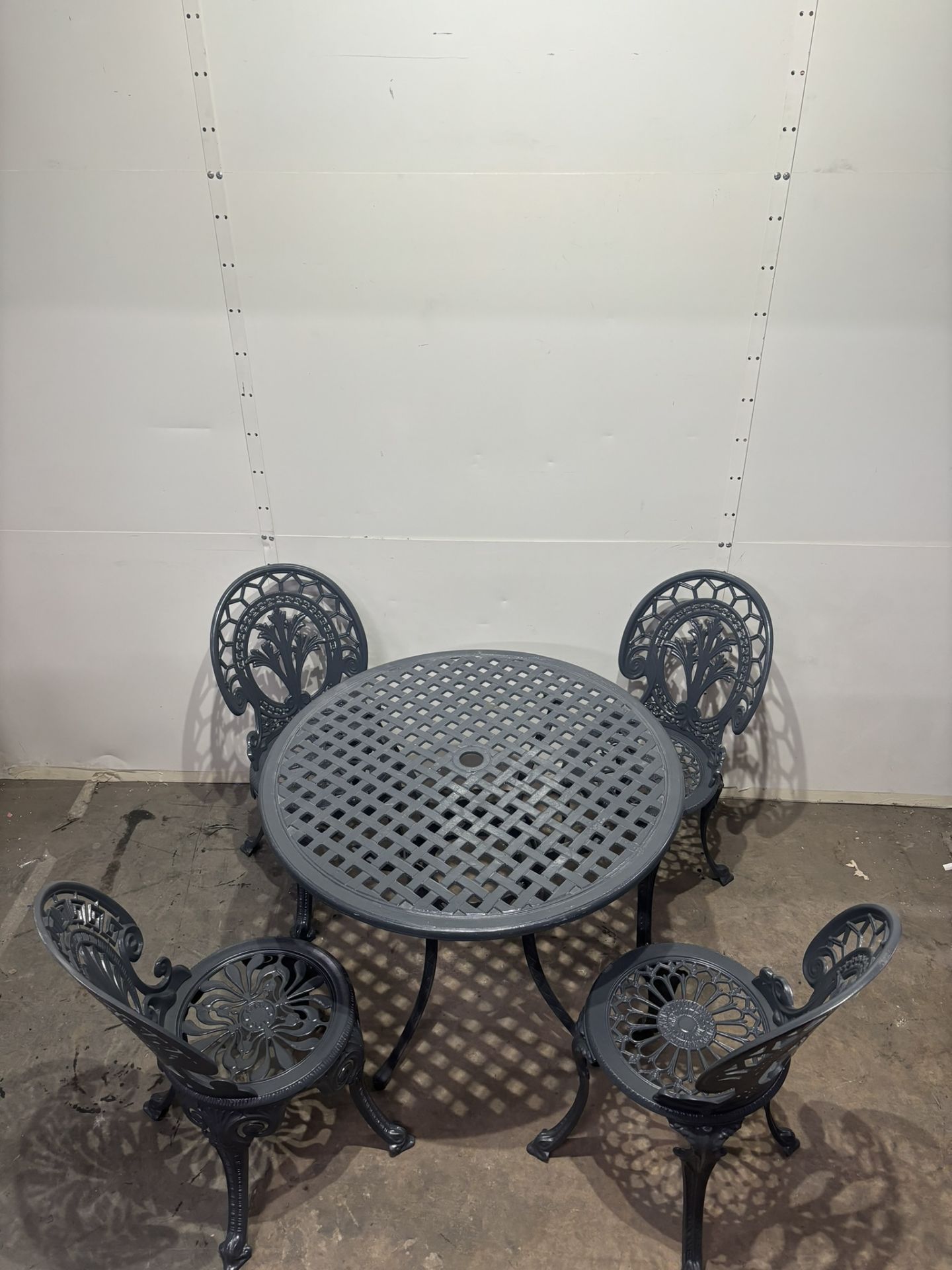 Cast Aluminium Outdoor Garden Dining Set As Seen In Photos - Image 2 of 8