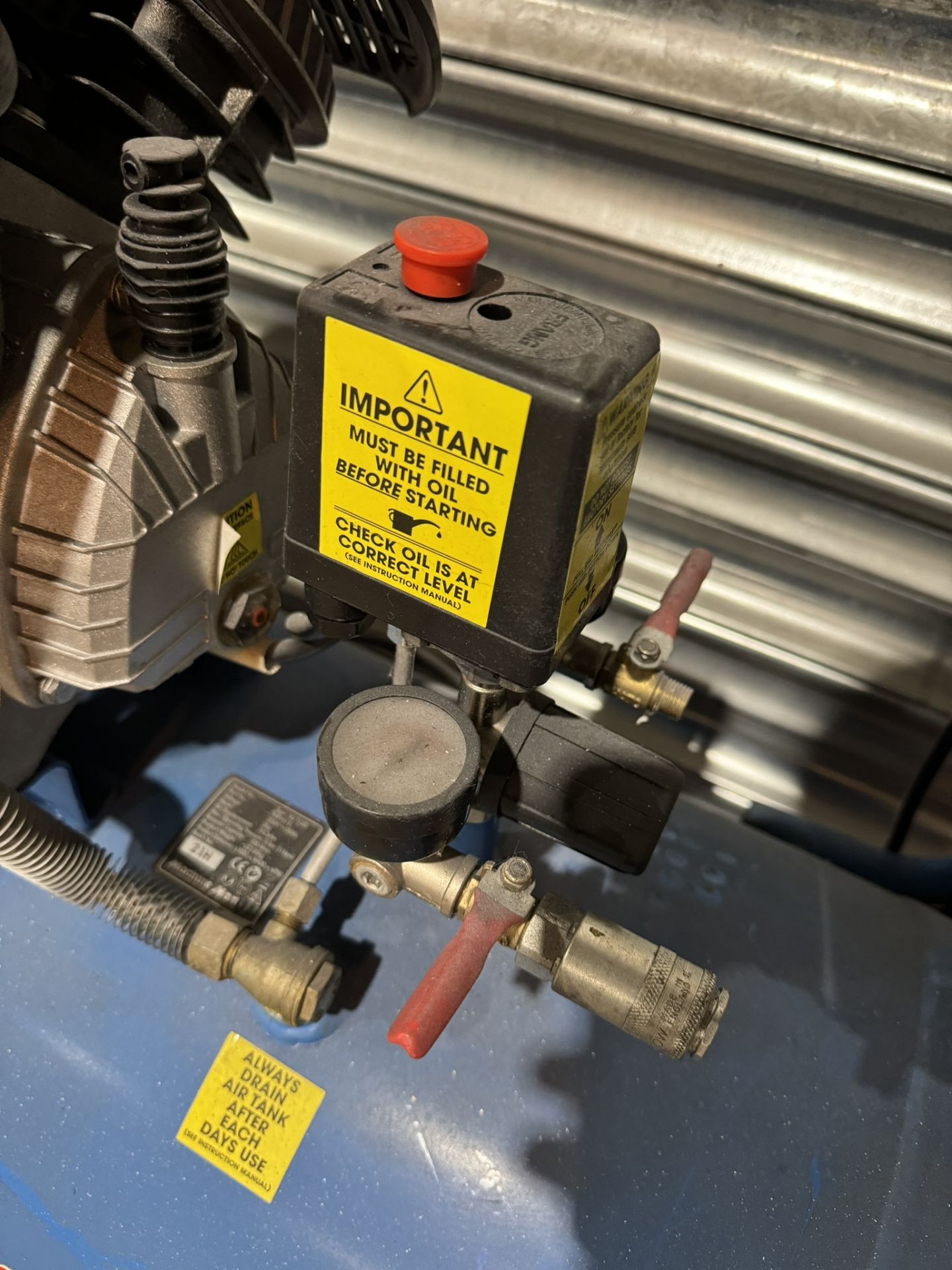 Airmaster Tiger16/1050 100 Litre Air Compressor - Image 4 of 5