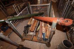 Large Quantity of Assorted Hydraulic Rams | Stillage included