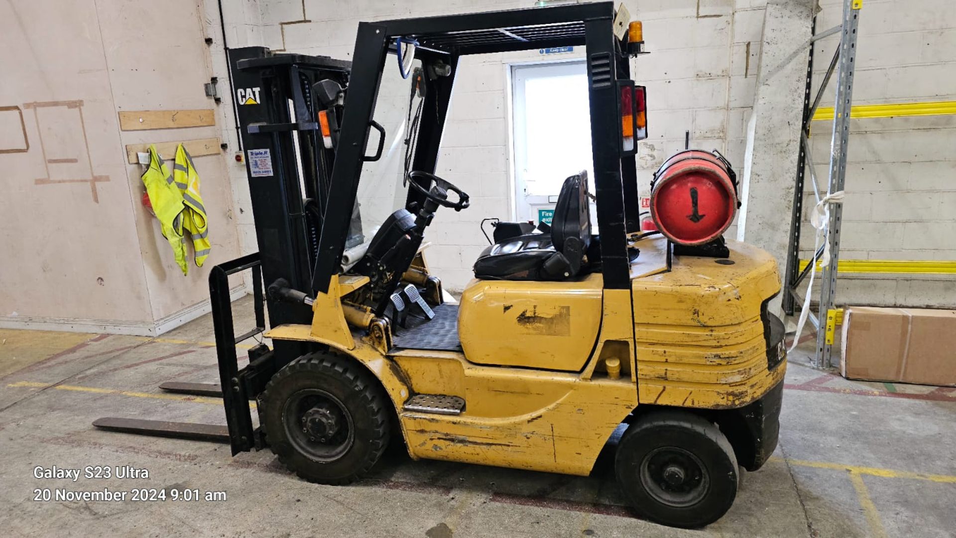 CAT GP25 2.5t LPG Forklift Truck | SPARES & REPAIRS - SEE DESCRIPTION - Image 6 of 10