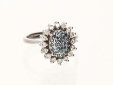 Ring: interessanter Brillant-Goldschmiede-Blütenring aus 14K Weißgold mit farbigen Diamanten