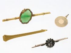 3 alte/antike Broschen und ein Anhänger, besetzt mit Jade und Diamantrosen, 8K/18K Gold