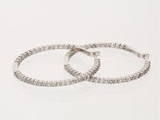 Ohrschmuck: raffiniert gearbeitete Brillant-Creolen in Weißgold, ca. 2,5ct
