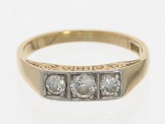 Ring: feiner antiker Goldschmiedering mit Altschliff-Diamanten