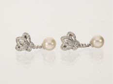 Ohrringe: dekorative feine vintage Ohrstecker mit Brillanten und einer Zuchtperle