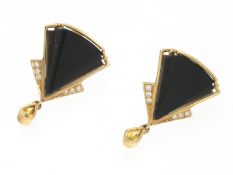 Ohrschmuck: außergewöhnliche Goldschmiedearbeit mit Onyx, Brillanten und gelbem Saphir