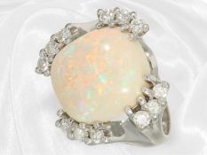 Weißgoldener und sehr schön gearbeiteter vintage Opal/Brillant-Goldschmiedering