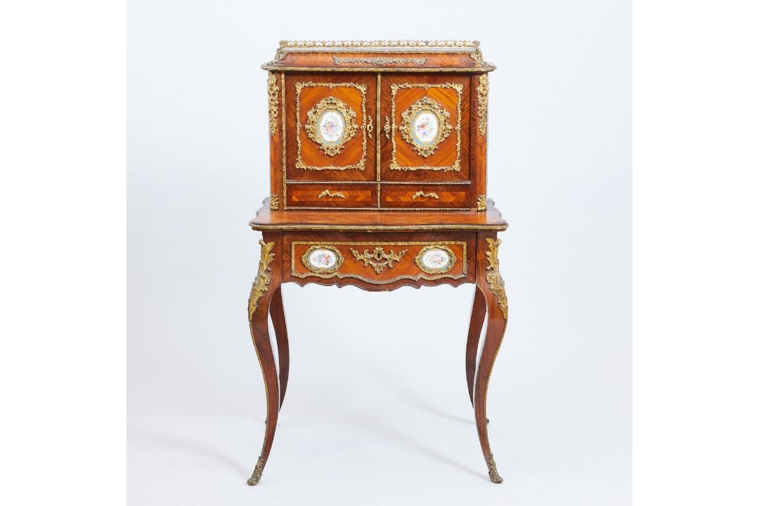 Damensekretär im Dresdner Barock Stil