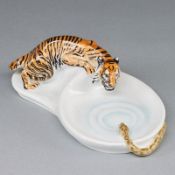 Aschenschale mit Tiger und Schlange. Meißner Ofen- und Porzellanfabrik, vorm. Carl Teichert um 1882-