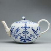 Große Teekanne - Zwiebelmuster mit Gold. Meissen 1850-1888.