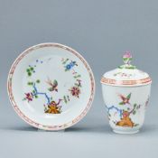 Hohe Tasse mit Deckel - Fels- und Vogelmalerei 2 mit Kante. Meissen, 1774-1817.